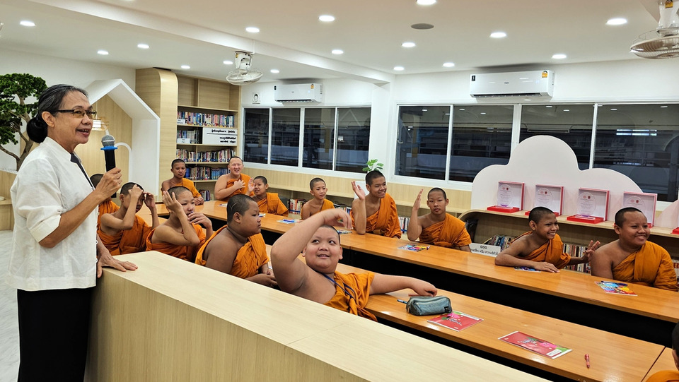 ครูอาสา–คณะสงฆ์เมืองน่าน เปิดโครงการ “อ่านเขียนเรียนไทย” เสริมทักษะภาษาให้สามเณรอ่านออกเขียนได้
