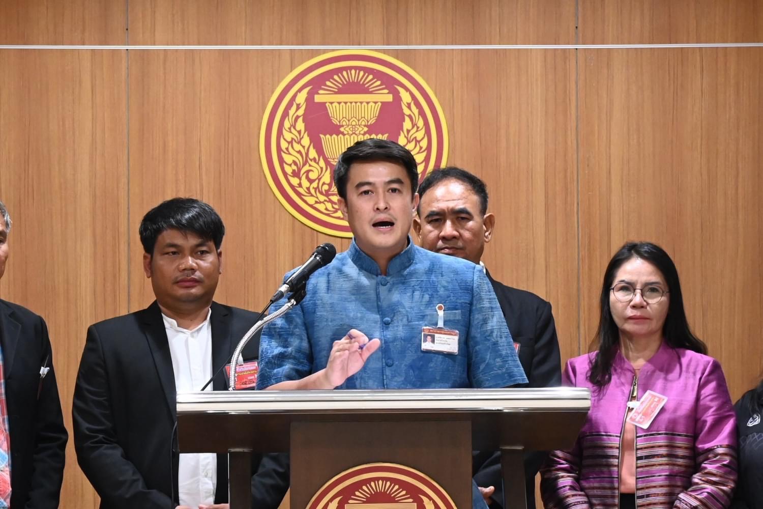 “ชัชวาล” กระทุ้งรบ.เร่งหามาตรการพยุงราคาข้าว หลังไร้แนวทางชัดเจน แนะใช้มาตรการเดิมไปก่อน