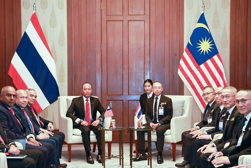 ผบ.ทหารสูงสุดไทย-มาเลเซีย ผนึกกำลังคุมชายแดน! ตั้ง 6 คณะทำงาน ดันใช้ Biometric ตรวจคนข้ามแดน-เพิ่มแผนรับมือภัยพิบัติ