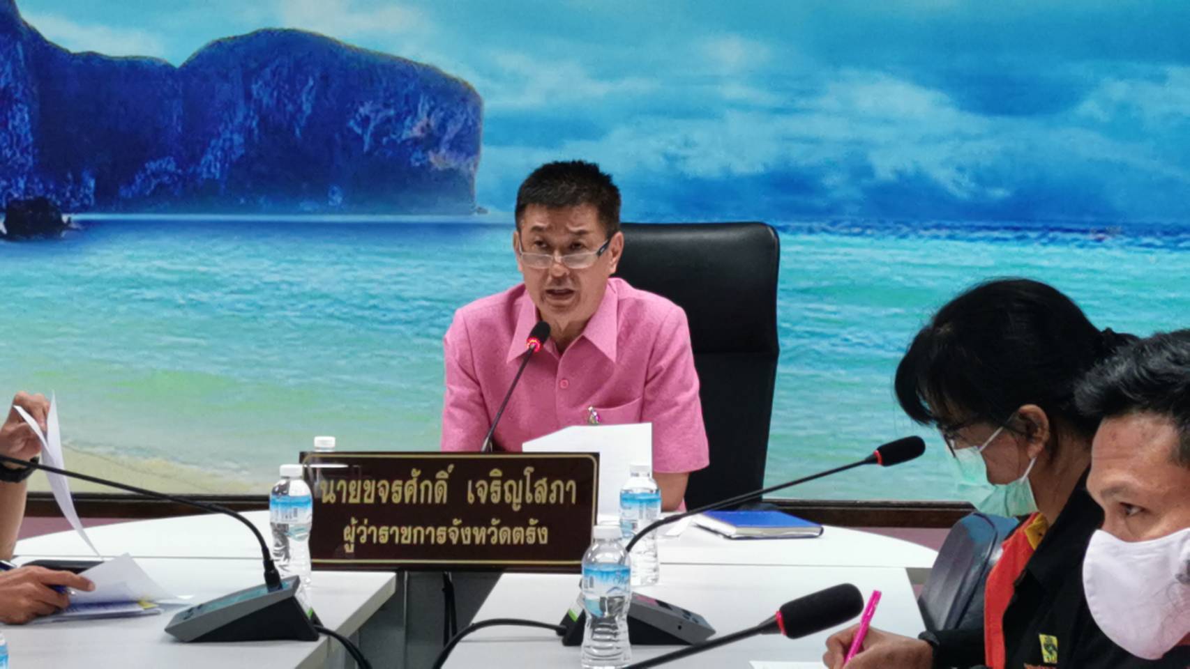 ผู้ว่าฯตรัง ตั้งศูนย์บัญชาการเหตุการณ์รับมือน้ำท่วม พร้อมประชุมหัวหน้างานที่เกี่ยวข้องติดตามสถานการณ์อย่างใกล้ชิด