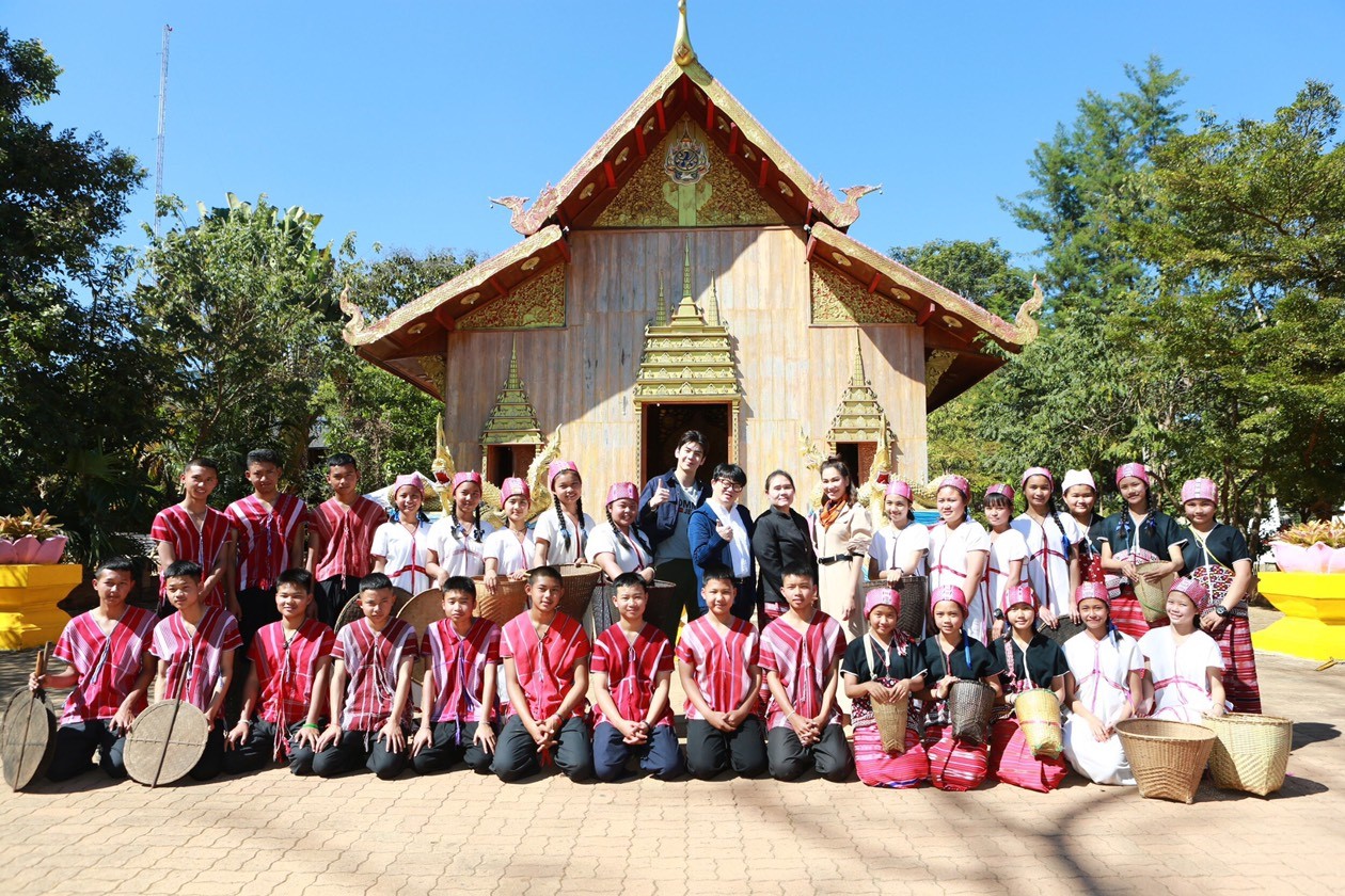 4 นักแสดง ร่วมบุญ จิตรกรรมฝาผนังอุโบสถวัดจันทร์