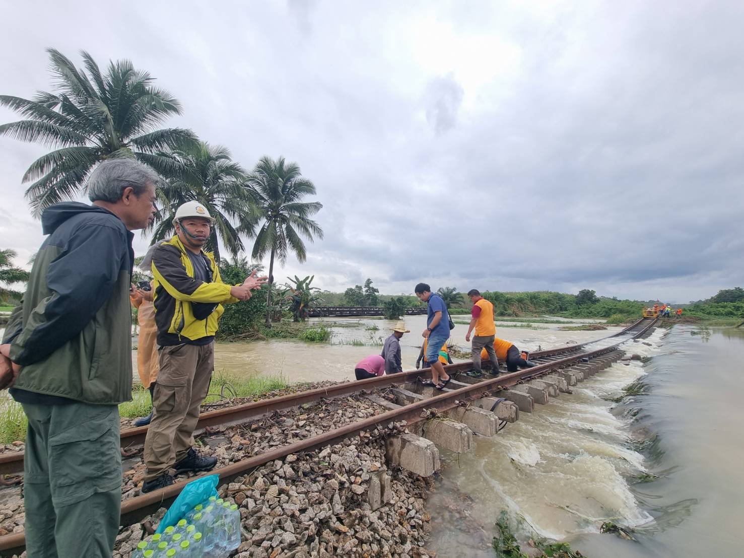  รถไฟฯแจ้งเปลี่ยนสถานีต้นทาง-ปลายทาง-งดเดินขบวนรถ  วันที่ 21 – 24 ธ.ค.นี้ เหตุน้ำท่วมรางสายใต้ที่สงขลา