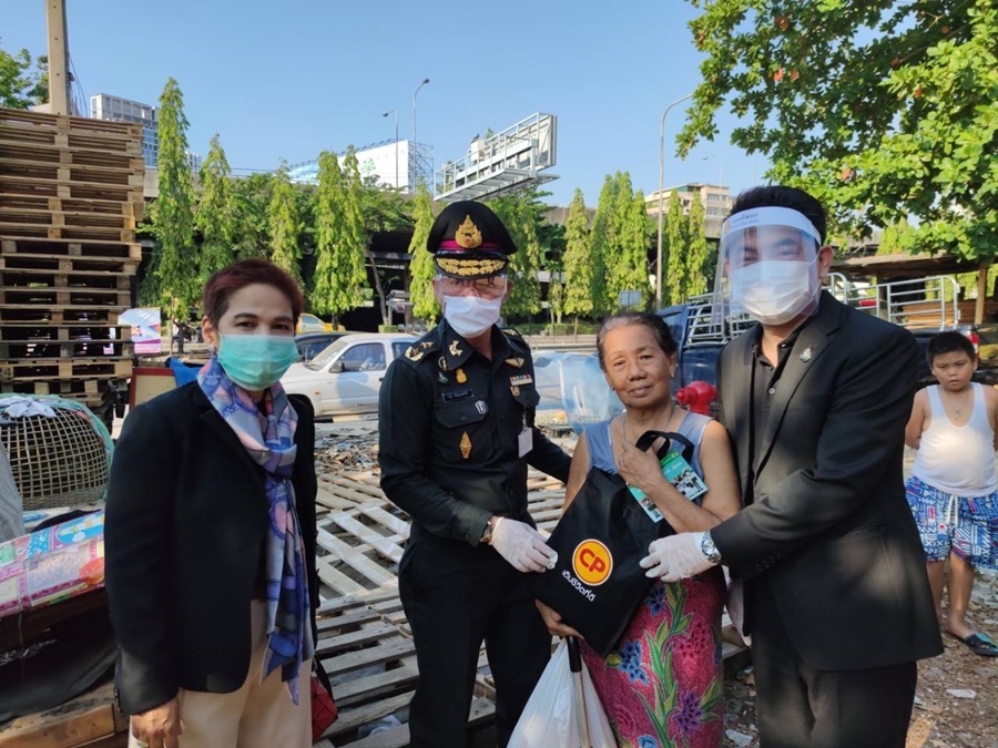 ทภ.1-ซีพีเอฟ ร่วมส่งมอบอาหารคุณภาพจากใจ สู่ชุมชนคลองเตย ฝ่าวิกฤติโควิด-19