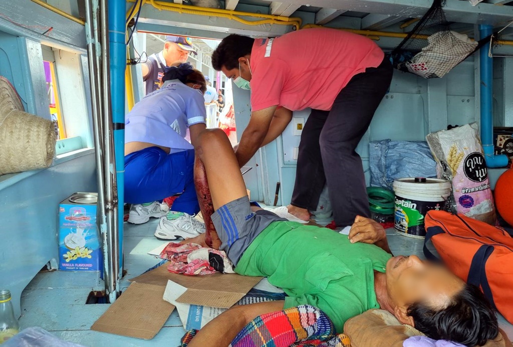 ศรชล.ภาค 3 ร่วมศูนย์การแพทย์เขาหลัก เร่งช่วยลูกเรือประสบอุบัติเหตุขาหักกลางทะเล