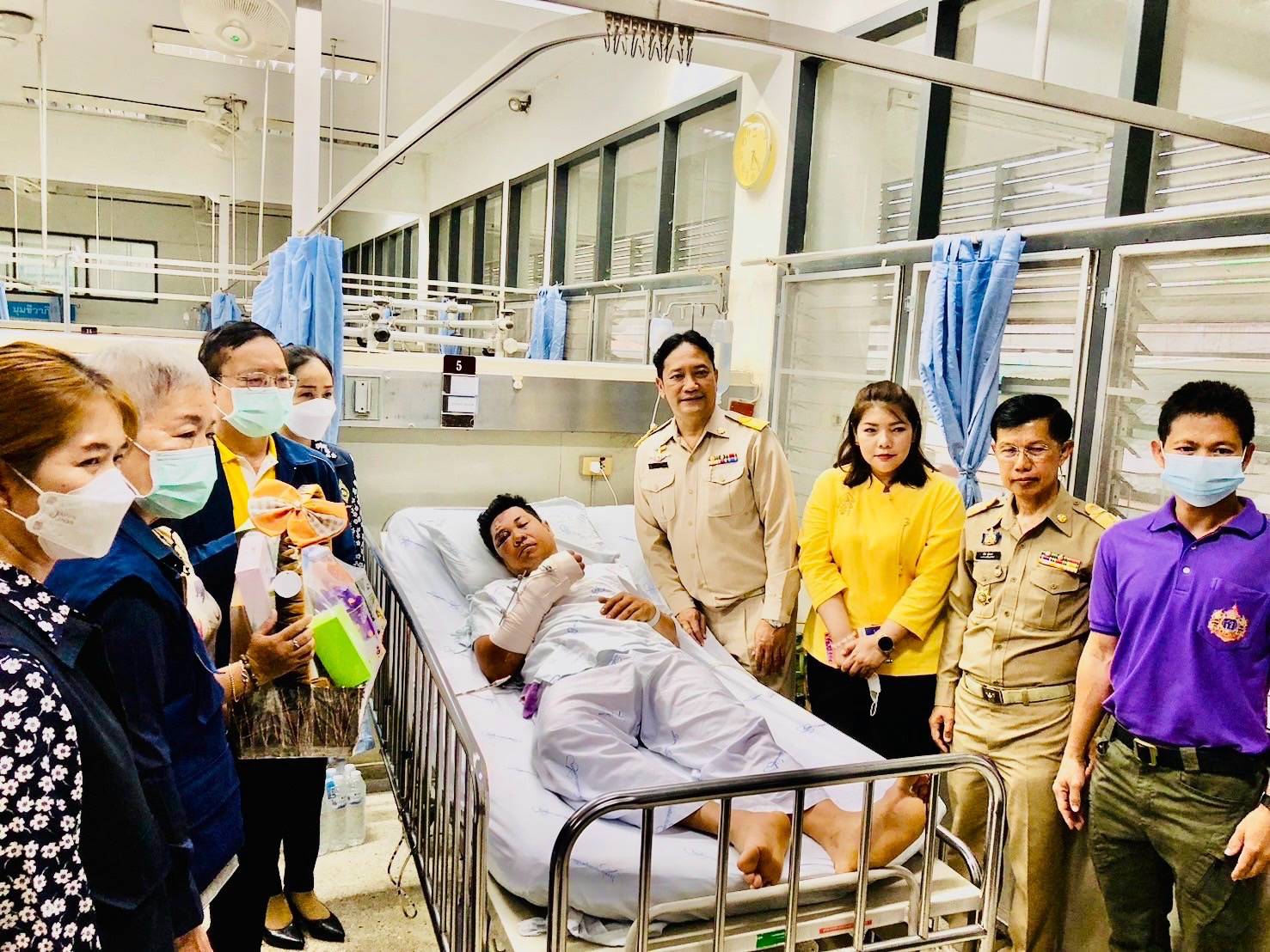 ปลัด ทส. ห่วงใย จนท.ดับไฟป่า สั่ง ทสจ.อุตรดิตถ์ มอบกระเช้าเพื่อเป็นขวัญกำลังใจ หลังประสบอุบัติเหตุ