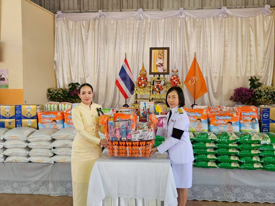 "ในหลวง" โปรดเกล้าฯพระราชทานเงิน สิ่งของ เวชภัณฑ์ แก่ วัด โรงเรียน สถานสงเคราะห์ เนื่องในโอกาสวันคล้ายวันประสูติ เจ้าฟ้าสิริวัณณวรี 