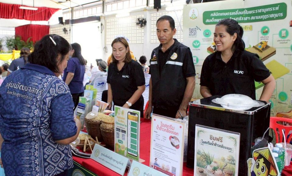ศมข.สุราษฎร์ฯ โชว์ "ไอศกรีมน้ำข้าวกล้องงอก" แปรรูปข้าวต่อยอดสร้างรายได้เสริม