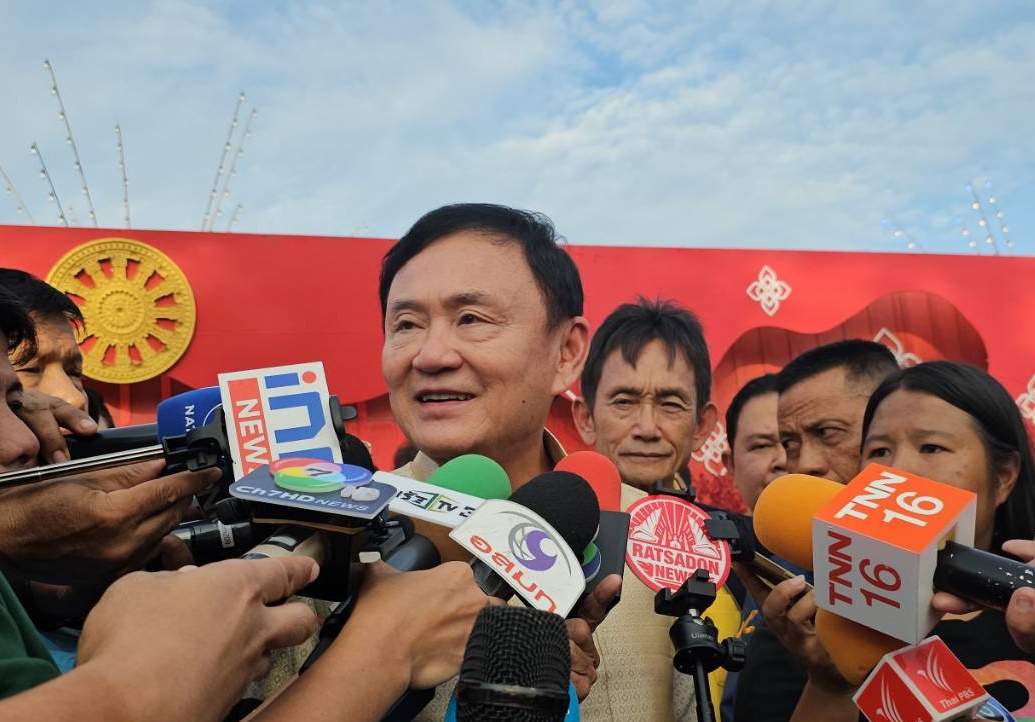 “ทักษิณ” ลั่นไปตามนัดอัยการแน่! ชี้แค่ผลไม้พิษ ปัดดีลการเมือง แซะคนสร้างความวุ่นวายบ้านอยู่ในป่า