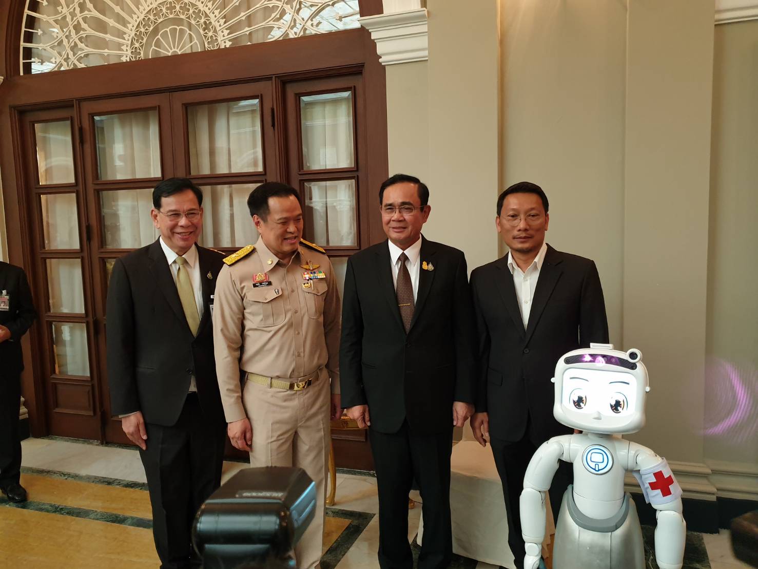 “อนุทิน” นำทีมแพทย์-จนท. พบ “นายกฯ” ก่อนบินรับคนไทยในอู่ฮั่น 