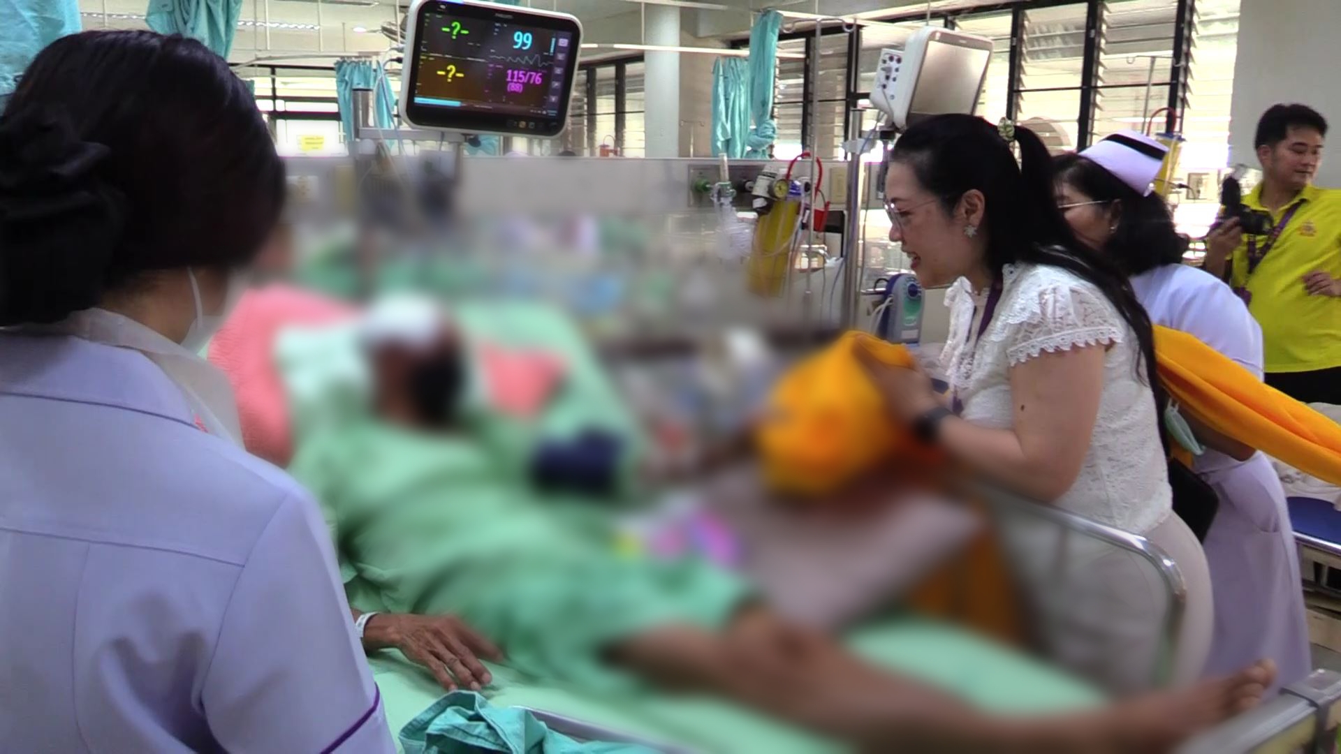 น้ำตาซึม!ผู้ป่วยต้องเข้าถึงบุญใหญ่ของชาวนครศรีธรรมราช “แห่ผ้าขึ้นธาตุ”หนึ่งเดียวในโลก