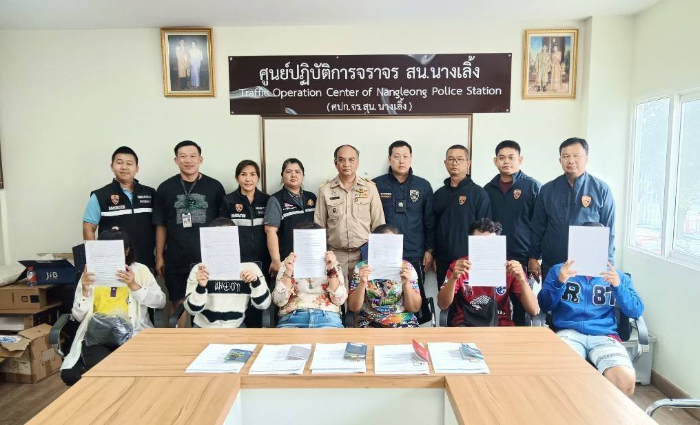 ตม.1 ตบเท้ารับนโยบาย ผบ.ตร. ลงพื้นที่ตลาดโบ๊เบ๊รวบต่างด้าวตั้งแผงลอยขายเสื้อผ้าโดยผิดกฎหมาย 