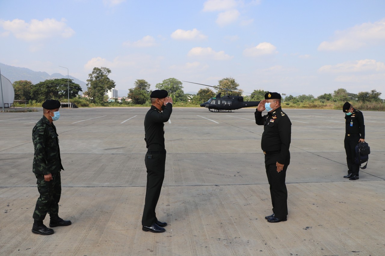 แม่ทัพภาคที่ 3-ผู้ว่าฯเชียงรายรับนโบายนายกฯ​ ขึ้นฮ. ติดตามสถานการณ์ชายแดน อ.แม่สาย สกัดกั้นแพร่ระบาดโควิด-19 