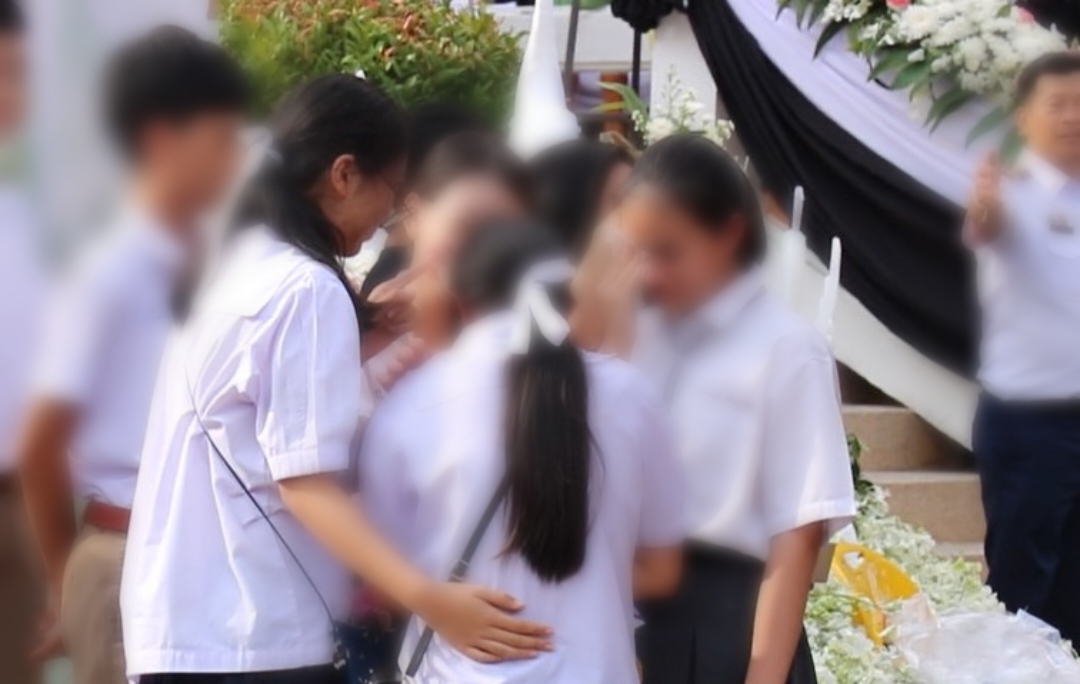 โคราช เสียงร่ำไห้ระงม เผาร่าง นร.หญิง ม.3 กระโดดตึก เก่งภาษาต่างประเทศ เกรดเฉลี่ย 3.90 มาตลอด ฝันอยากทำงานนาซ่า