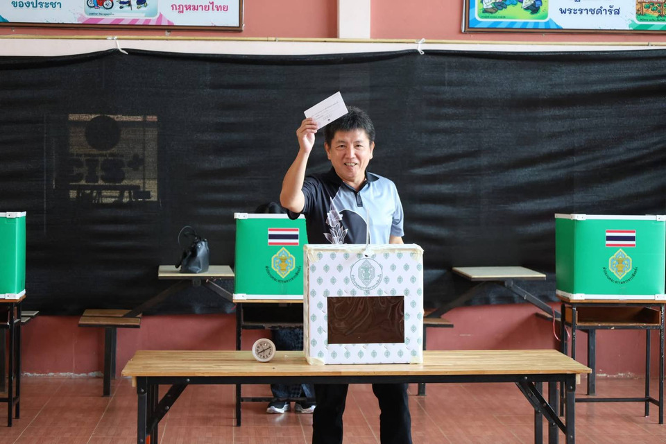 “ผู้ว่าฯ ชุมพร” ใช้สิทธิเลือกตั้งล่วงหน้า บรรยากาศคึกคัก เชิญชวนประชาชนออกมาใช้สิทธิ 8 ก.พ.นี้