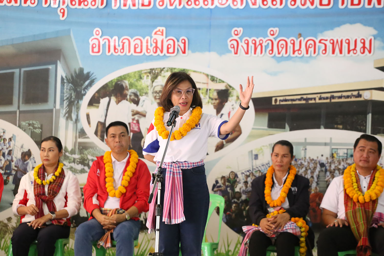 "มนพร" รมช.คมนาคม ลุยปราศรัยหนุน "อนุชิต" เปิดศึก นายก อบจ.