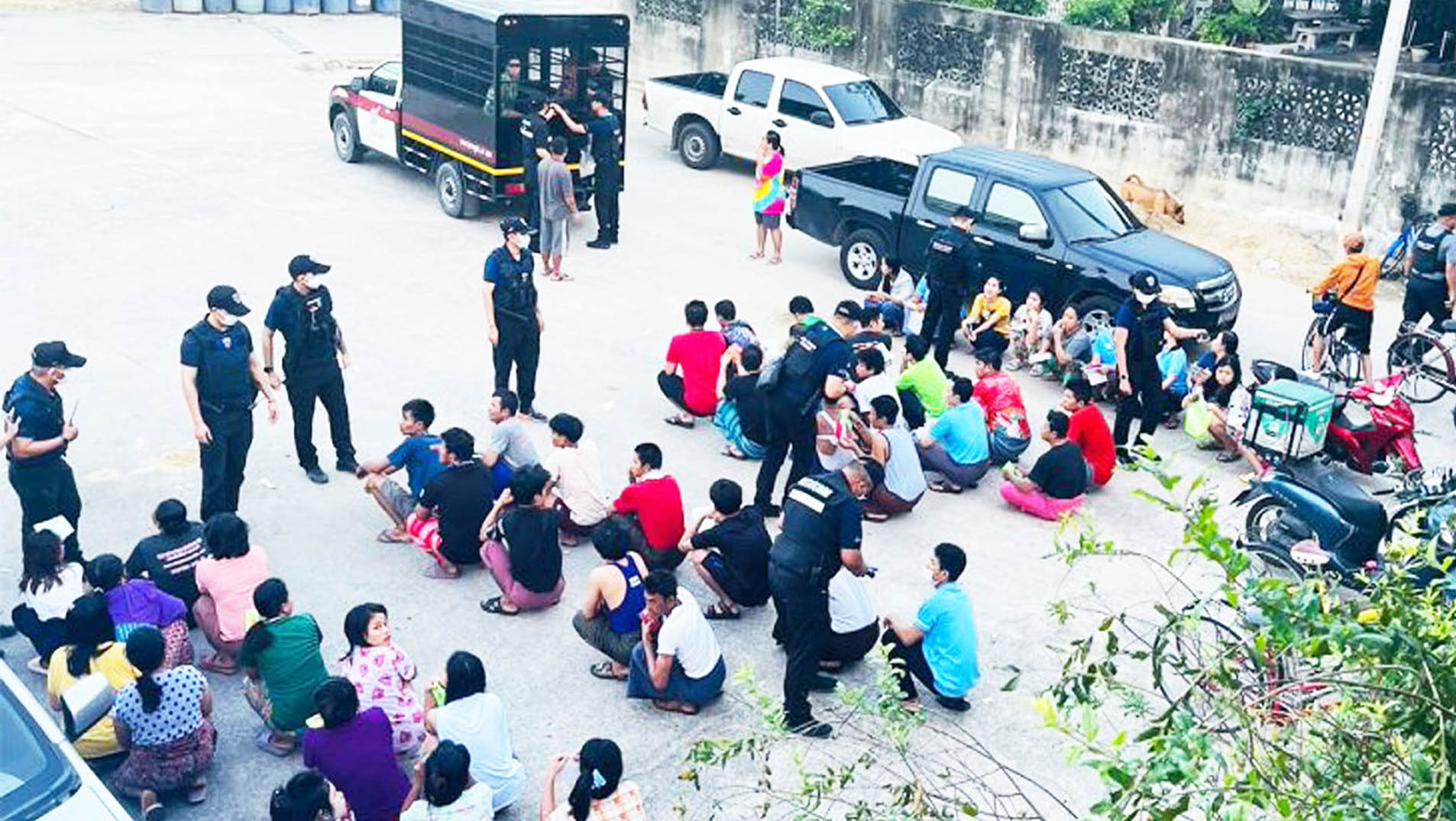 ตม.มหาชัย ลุยกระทุ่มแบนตรวจหอพักฯ จับกุมแรงงานฯเข้าเมือง-ไม่แจ้งที่อยู่ 50 ราย