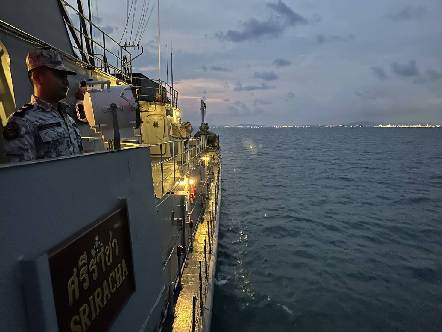 ศูนย์บรรเทาสาธารณภัยทัพเรือภาคที่ 1 จัดเรือหลวงศรีราชา และกำลังพลนาวิกโยธินให้การสนับสนุน จ.ระยอง