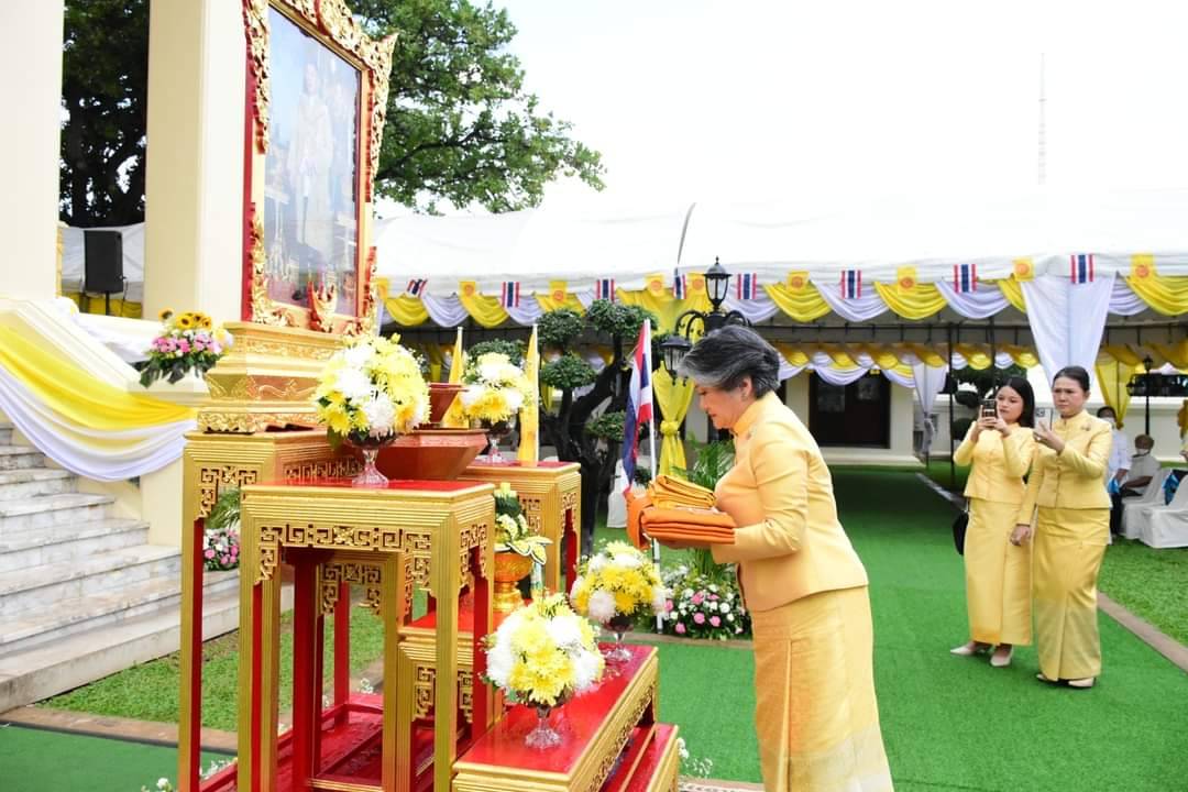 ผู้ว่าฯอ่างทอง ร่วมพิธีถวายผ้าพระกฐินพระราชทานจังหวัดอ่างทอง ประจำปี พ.ศ. 2567 ณ วัดไชโยวรวิหาร 
