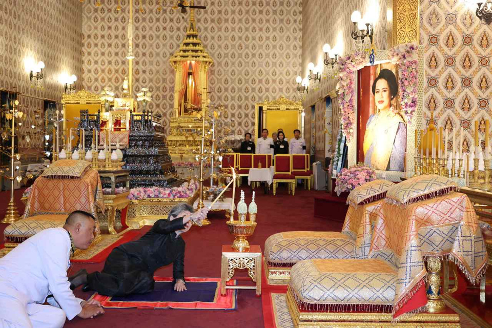 หม่อมเจ้าศรีสว่างวงศ์ ยุคล ทรงบำเพ็ญพระราชกุศลถวายพระบรมศพ "พระพันปีหลวง"