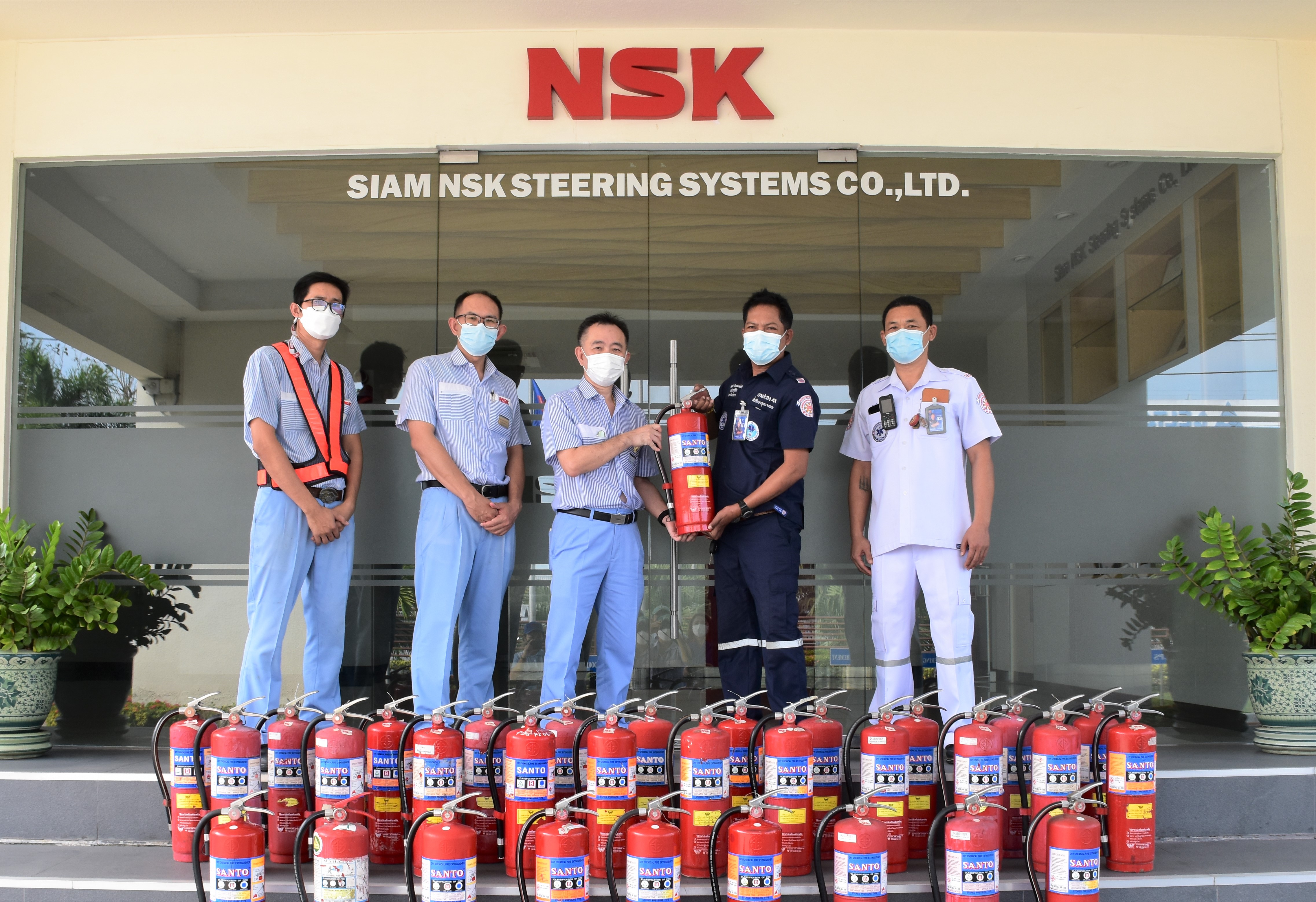 SNSS ร่วมส่งต่อความห่วงใยสู่สังคม ‘มอบถังดับเพลิง’ กู้ภัย จ.ฉะเชิงเทรา