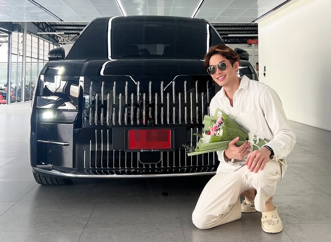 'ดีเจมะตูม' ถอยรถหรูโชว์เลขทะเบียนเต็มๆไม่ต้องซูม