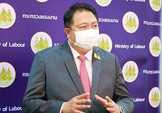 "รมว.เฮ้ง" สั่งเลขาธิการประกันสังคม รุดช่วยลูกจ้างที่ประสบเหตุเพลิงไหม้ เรือบรรทุกน้ำมันระเบิดกลางแม่น้ำเจ้าพระยา