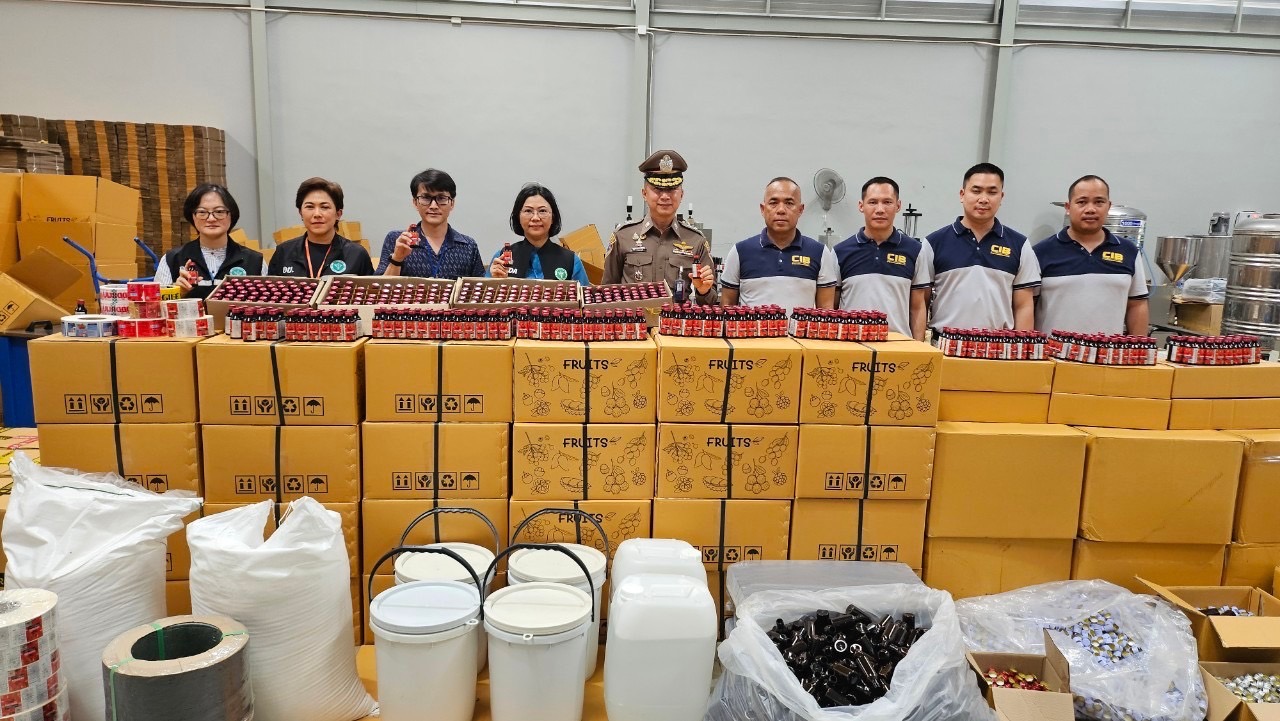 CIB ร่วมกับ อย. ทลายโรงงานผลิตยาแก้ไอปลอม มูลค่าความเสียหายกว่า 50 ล้านบาท