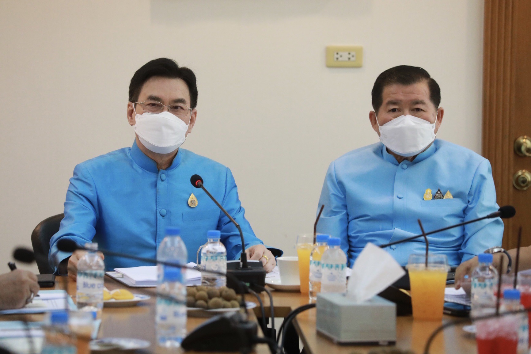 "จุรินทร์-นิพนธ์" ประชุมกรรมการกิจการสาขาพรรคเดินหน้าเตรียมสู้ศึกเลือกตั้ง