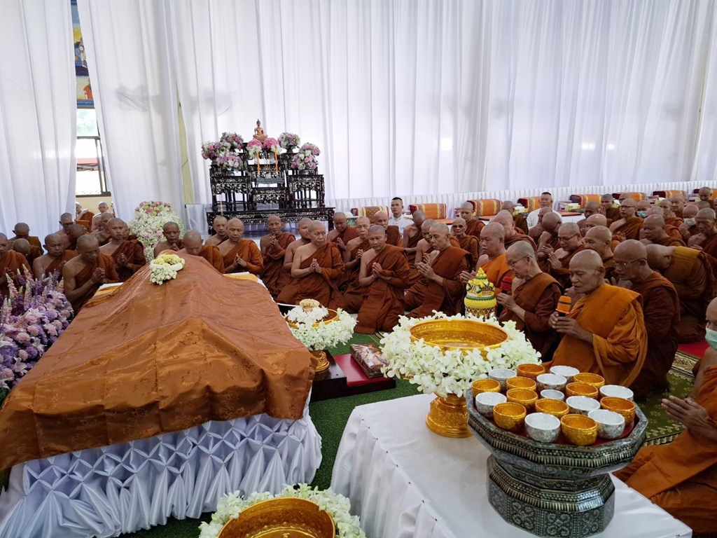 เคลื่อนสรีระสังขาร "หลวงปู่สูนย์" กลับวัดป่าอิสระธรรม ท่ามกลางชาวพุทธน้อมส่งครั้งสุดท้าย