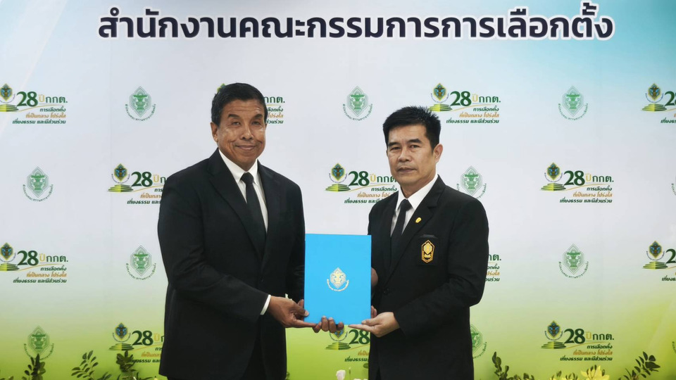 “ชัชชาติ” รับหนังสือรับรองผู้ว่าฯ กทม. อย่างเป็นทางการ ลั่นลุยทันที 261 โครงการ 100 วัน เร่งแก้น้ำท่วม-ฝุ่น PM2.5-โปร่งใส