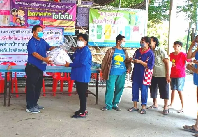ทต.บางงา แจกหน้ากากอนามัยและให้ความรู้เรื่อง โควิด-19 แก่ประชาชน