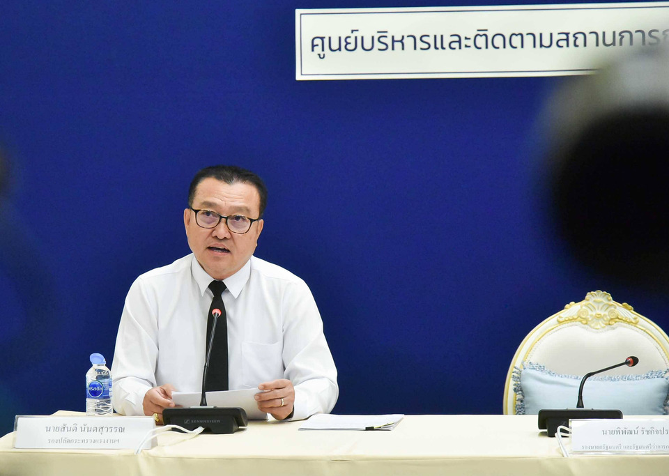 รองปลัดแรงงาน เผย 941 แรงงานไทย แจ้งประสงค์เดินทางกลับ  ย้ำสมาชิกกองทุนช่วยเหลือฯ ได้เงินสงเคราะห์ รายละ 15,000 บาท 