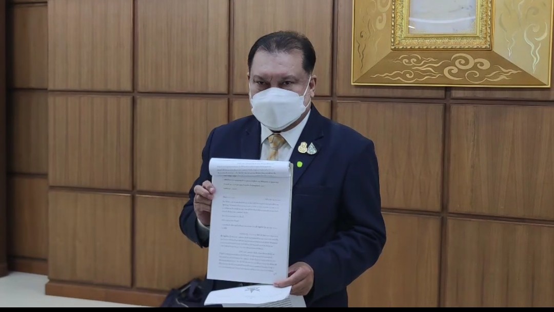"สนธิญา" ยื่นยุบพรรคเพื่อไทย กรณีอุ๊งอิ๊งลงอินสตราแกรมกับทักษิณ(นักโทษ)​ผิดข้อห้ามพรบ.พรรคการเมือง