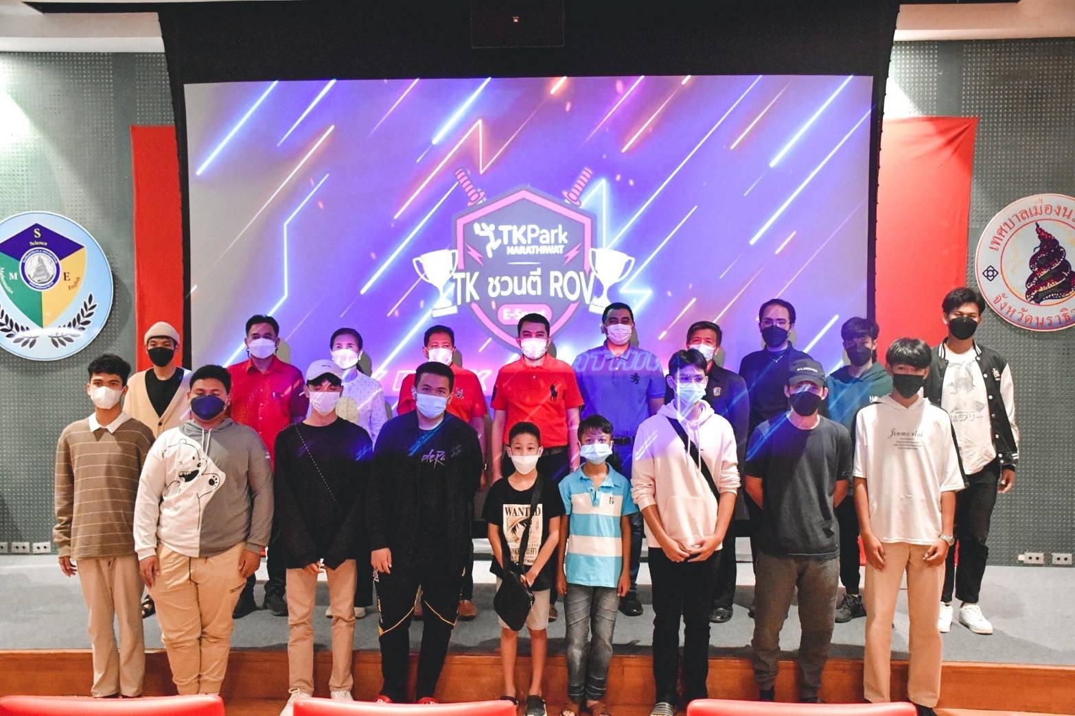 นายกจอน นำทัพผู้บริหารเทศบาลเมืองนราฯ บุก Tk Park เปลี่ยนห้องสมุดเป็น สมรภูมิ ROV E-Sport