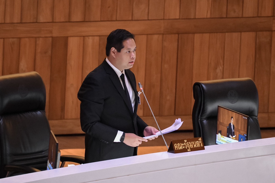 “สรรเพชญ” เคลียร์ชัดกลางสภา! แจงกระทู้ที่ดินคลองเตย มุ่งยกระดับความปลอดภัย-ศก.ฐานราก ยันบริหารโปร่งใส-ตรวจสอบได้