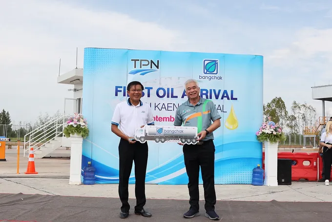 TPN ผนึกกำลังพร้อมใจต้อนรับรถน้ำมันคันแรก “FIRST OIL ARRIVAL”