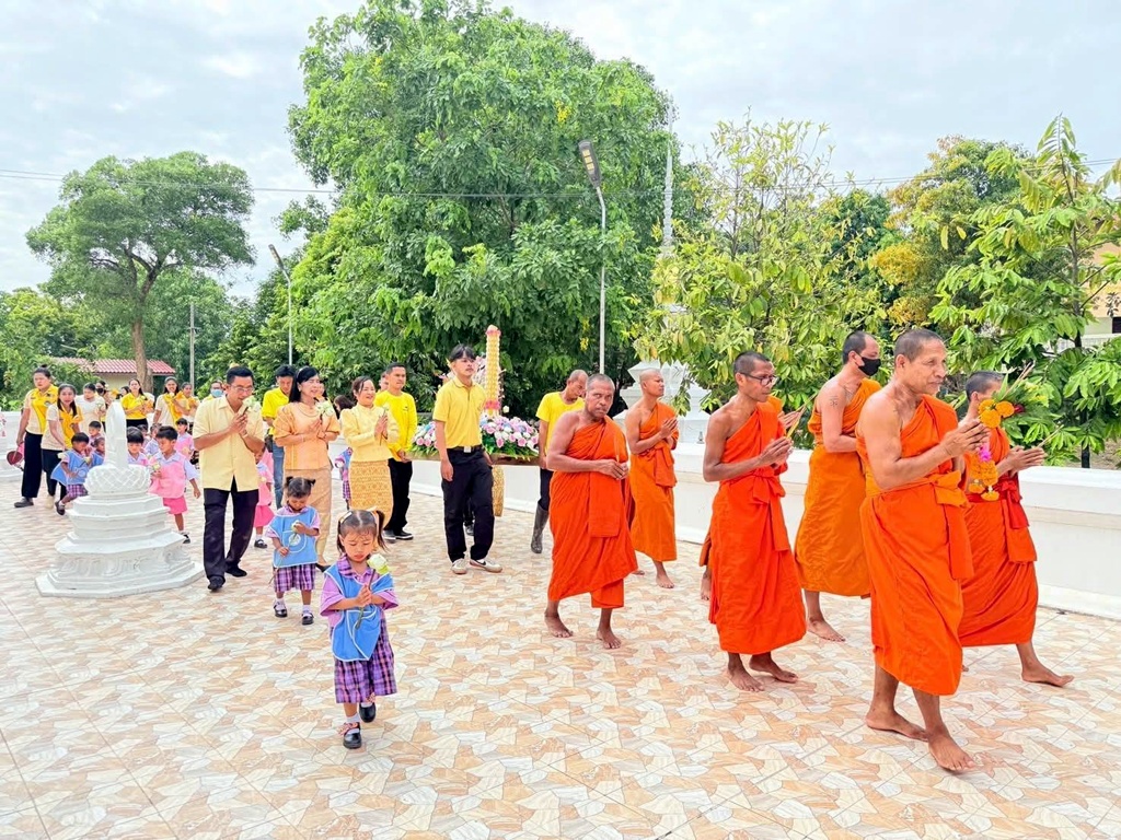 อบต.ชัยฤทธิ์ จัดกิจกรรมแห่เทียนพรรษา เนื่องในช่วงเข้าพรรษา ประจำปี 2568