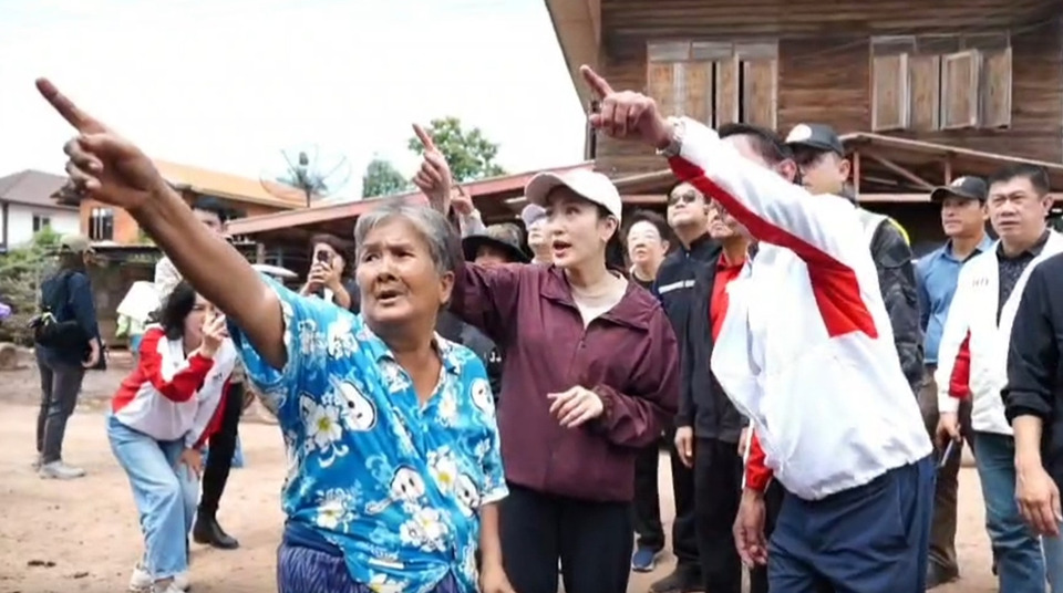 "แพทองธาร" นำทีมเพื่อไทยลุย "อุตรดิตถ์" ลงพื้นที่ช่วยน้ำท่วม เยี่ยมชาวบ้าน–มอบถุงยังชีพให้กำลังใจถึงมือ