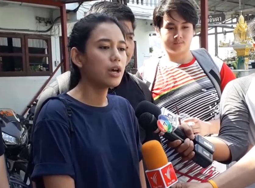 "น้องมายด์"กับพวกพร้อมทนายเข้าพบพนักงานสอบ รับทราบข้อกล่าวหา ม.112
