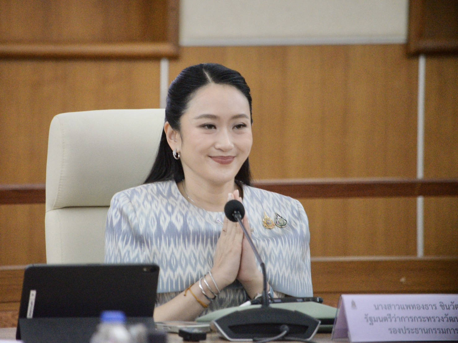 ลือสะพัด! ทุ่ม 2 พันล้านล้ม "อุ๊งอิ๊ง"  รัฐบาล-สื่อถูกโยงพันกันเอง