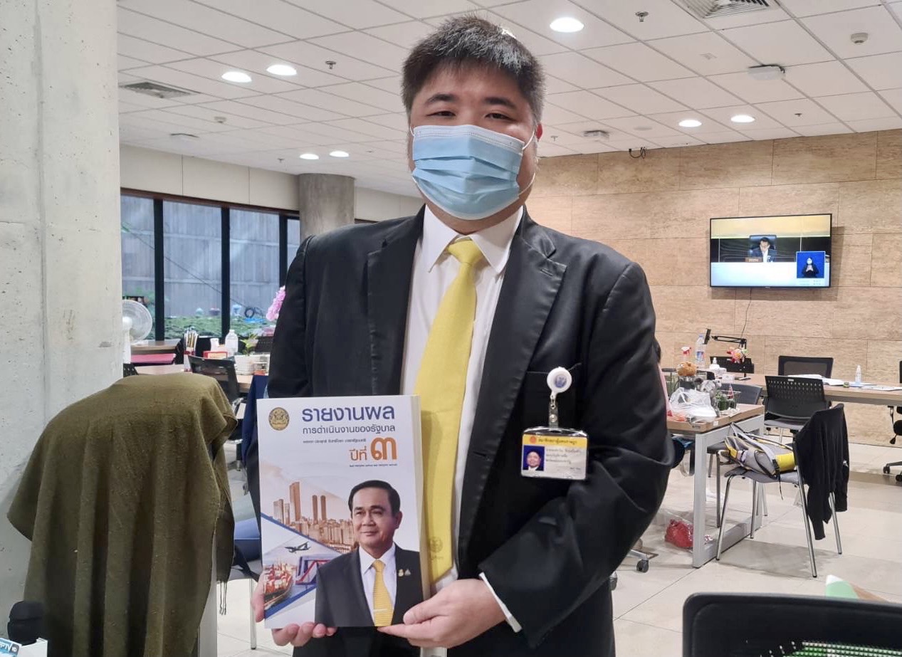 “บิ๊กตู่” ส่งหนังสือโชว์ผลงานรัฐบาล 3 ปี 370 หน้า ให้สมาชิกรัฐสภาวันแรก 