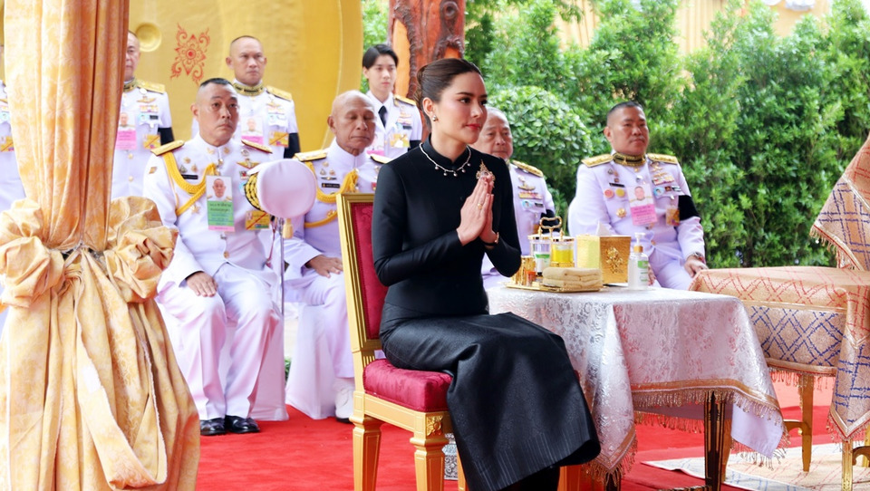 พลตรีหญิงอรอนงค์ ผู้แทนพระองค์ ประกอบพิธีห่มผ้าพระศากยมุณีศรีสุเมธบพิตร ณ วัดบางพลีใหญ่กลาง