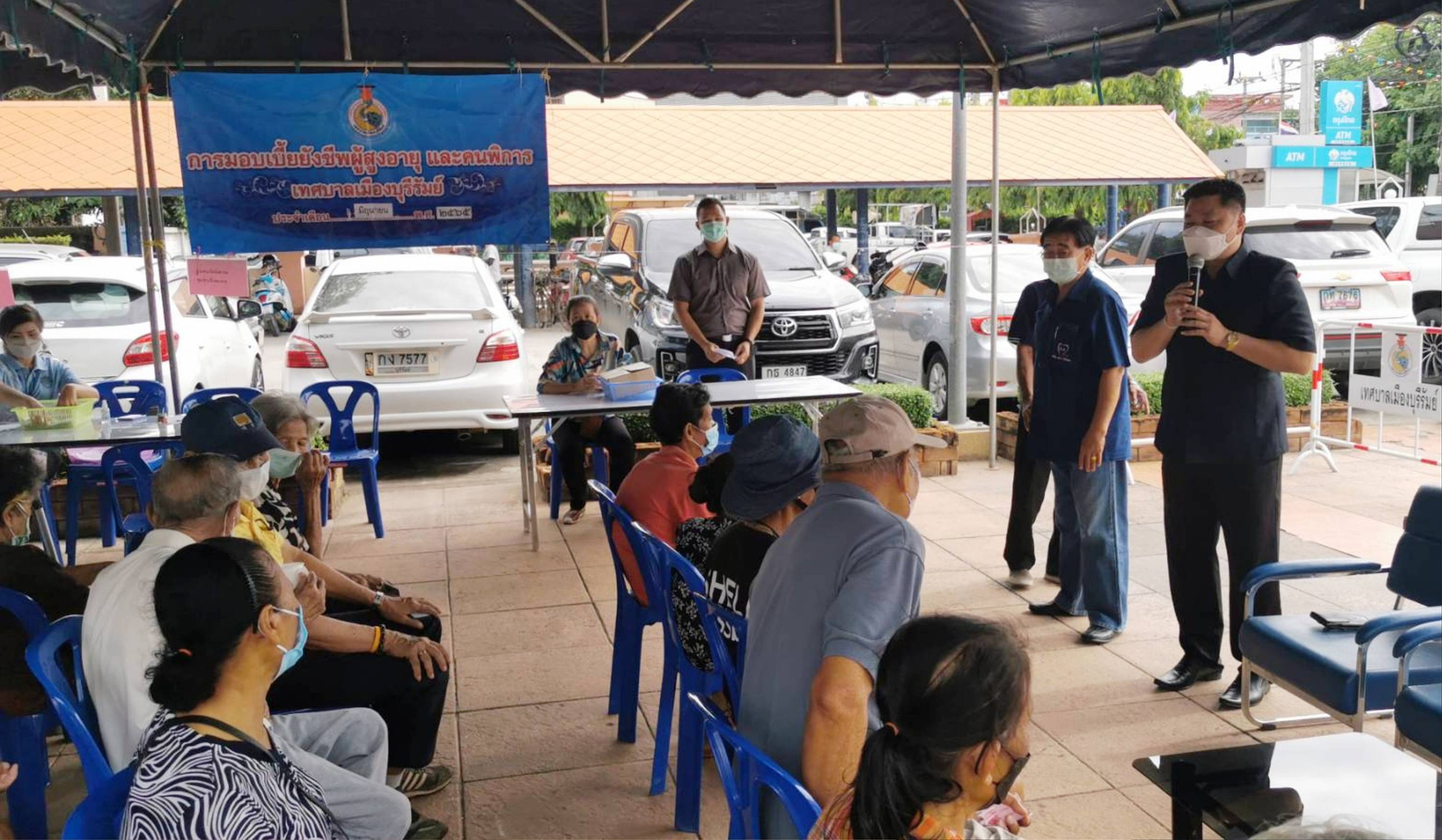 “นายกฯ อ๋อง” มอบเบี้ยยังชีพ “ผู้สูงอายุ-พิการ” 18 ชุมชน ทม.บุรีรัมย์ มีคุณภาพชีวิตที่ดีขึ้น