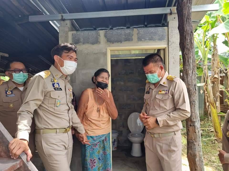 ผู้ว่าฯ ลพบุรี ลงพื้นที่ติดตามการให้ความช่วยเหลือการขจัดความยากจนและพัฒนาคนทุกช่วงวัยอย่างยั่งยืน