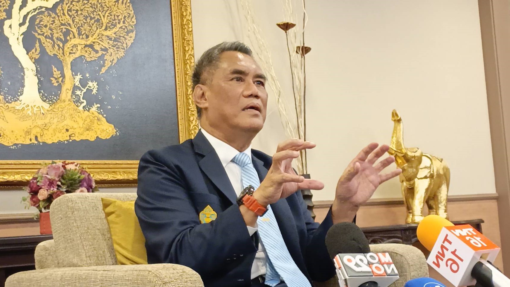 "ปธ.กกต." ยัน เดินหน้าสอบยุบ "ภูมิใจไทย" เผย "นายทะเบียน" เตรียมขอข้อมูลสอบเส้นทางการเงินผิดกฎหมายหรือไม่  