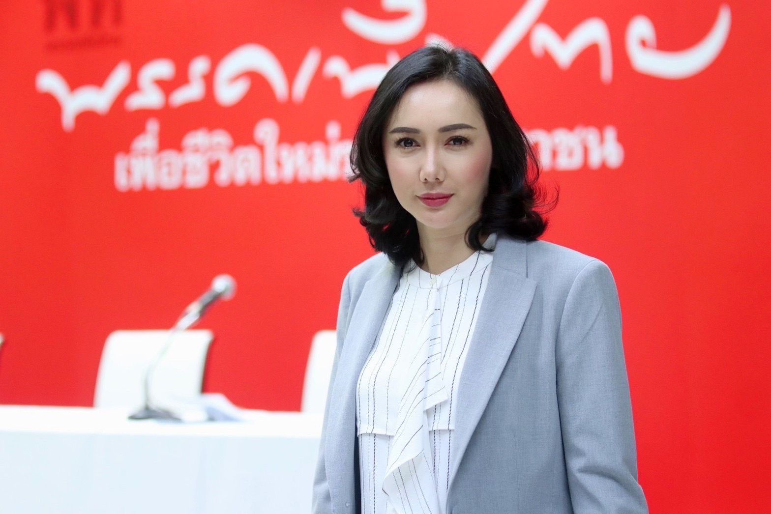 "อรุณี" ซัดพรรคร่วมรบ. "เขียนด้วยมือลบด้วยเท้า" หวงอำนาจทำลายรัฐธรรมนูญ