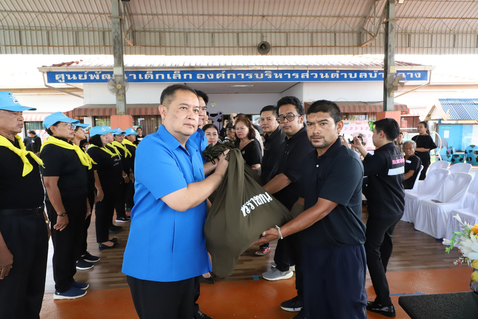 มูลนิธิราชประชานุเคราะห์ฯ มอบสิ่งของพระราชทานช่วยเหลือ 15 ครัวเรือนผู้ประสบอัคคีภัย ปทุมธานี