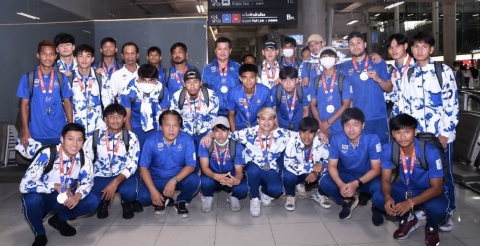 "ทัพช้างศึกU23" กลับถึงไทย หลังได้เหรียญเงิน ซีเกมส์ 2023 วางแผนลุยต่อคัดเอเชีย