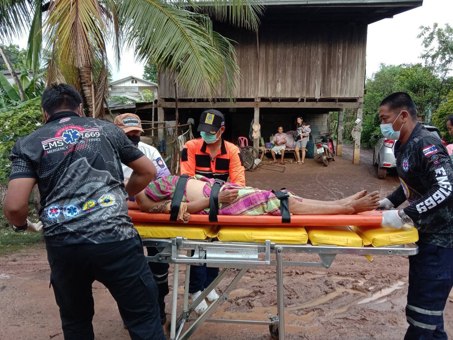 "บุรีรัมย์"​ หลานคลั่งยา​ กระชากผมยายวัย 80 ขณะนั่งกินข้าว​ลากไปกระทืบกลางถนน​ดับสลด
