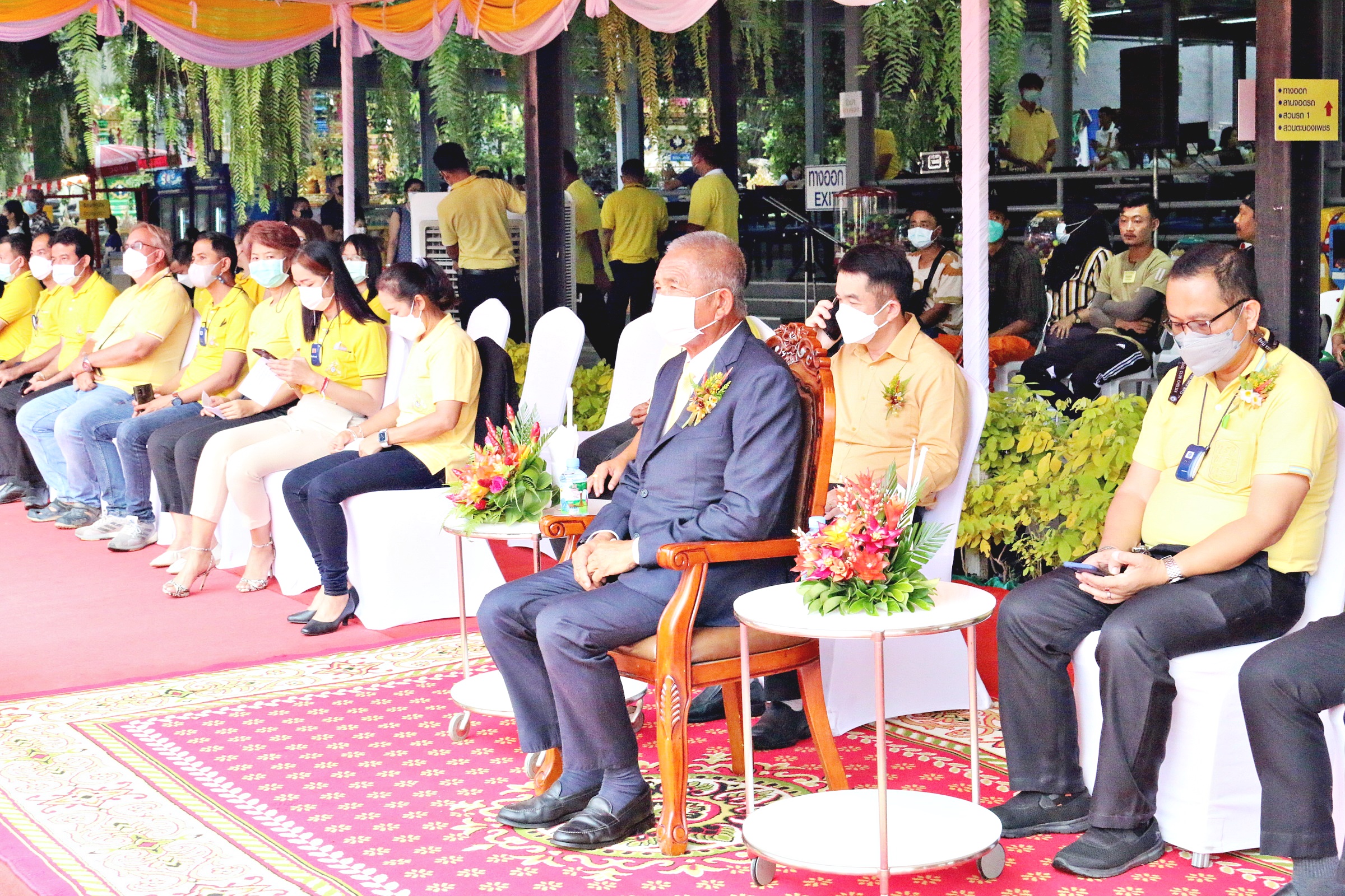 สวนนงนุชพัทยา นำช้างแสนรู้ 71 เชือก เดินขบวนแห่ วันเฉลิมพระชนมพรรษาในหลวง ร.10